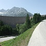 TransAlp 2012 : Start am 01.07.2012 in Mayrhofen (Zillertal) . Im Bild der Anstieg hoch zum Schlegeisspeicher (teils Trail,teils Straße) bei sehr hohen Temperaturen. Im Gegensatz zu Tour von 2006.(siehe TransAlp Bericht 2006 ab Ende Tag2)